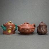 THREE CHINESE YIXING TEAPOTS T