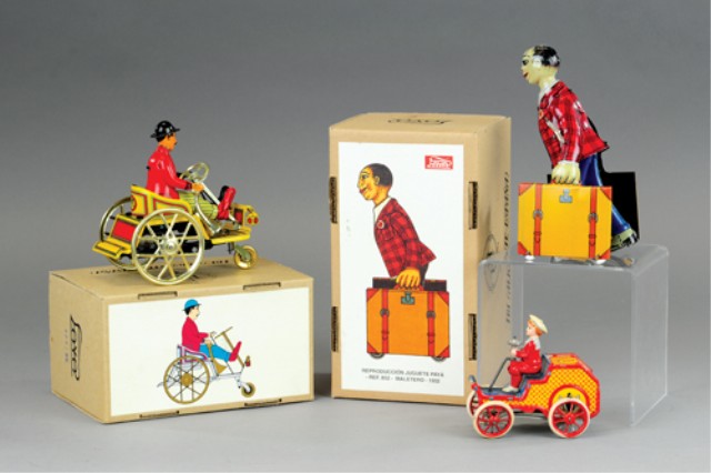 THREE CONTEMPORARY TIN TOYS