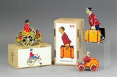 THREE CONTEMPORARY TIN TOYS Gr