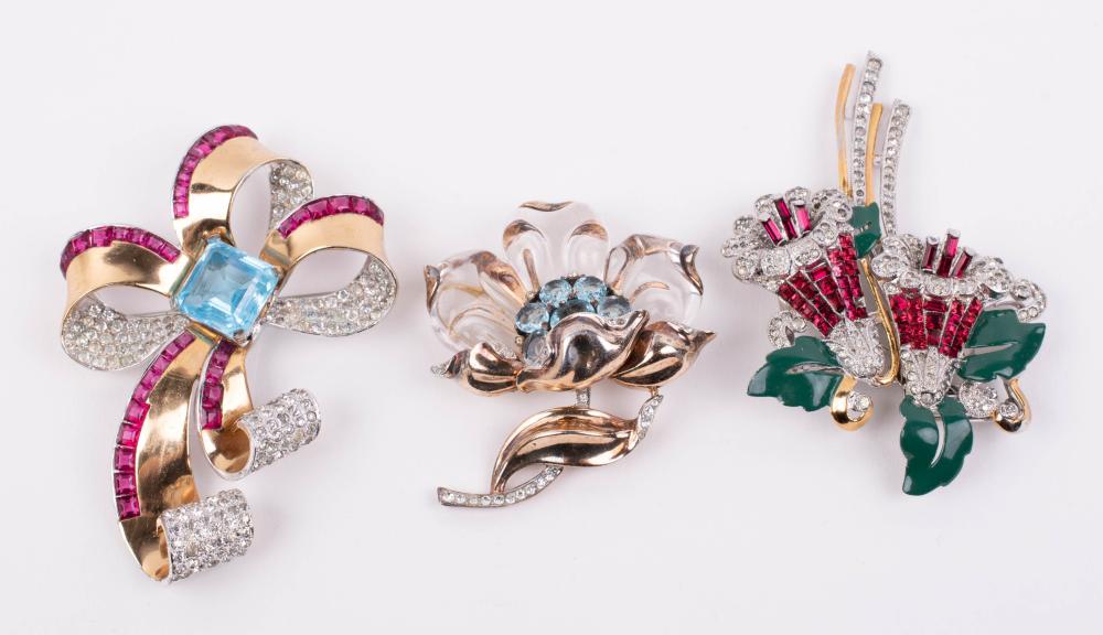 THREE COSTUME BROOCHES, INCLUDING