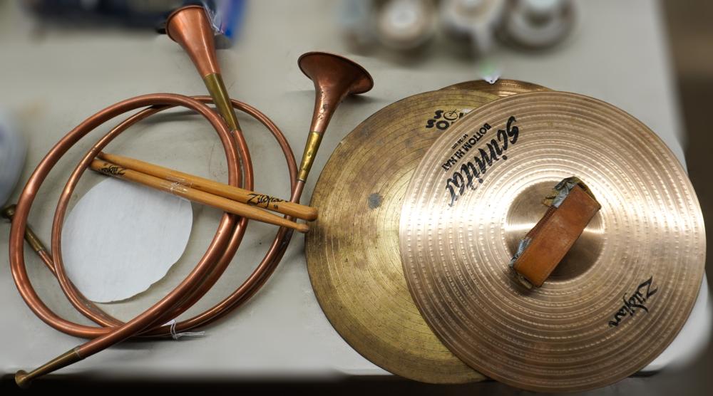 THREE CYMBALS AND PAIR HUNTING