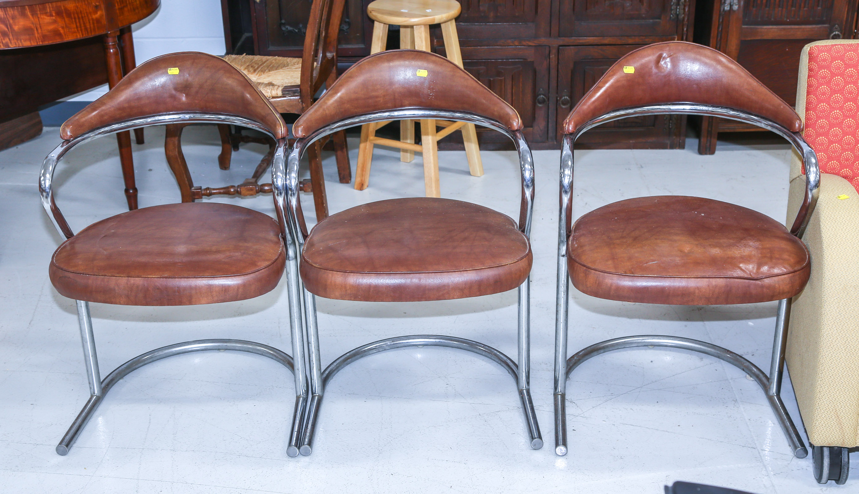 THREE DAYSTROM MODERN STYLE