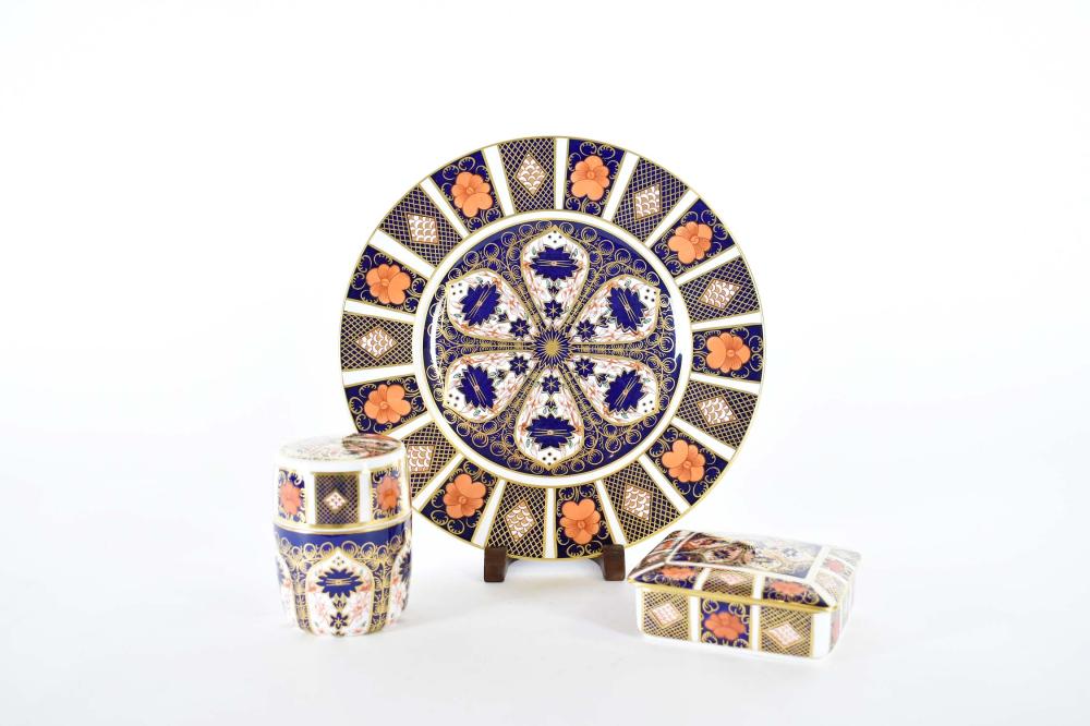 THREE DERBY IMARI DECORATED CABINET