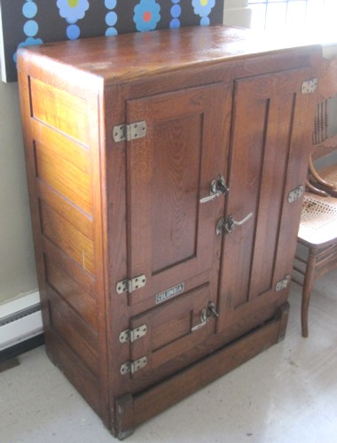 THREE-DOOR OAK ICE BOX Columbia