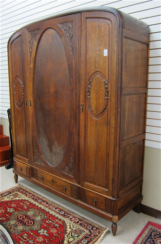 THREE-DOOR OAK WARDROBE Belgian