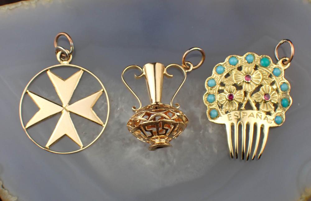 THREE EIGHTEEN KARAT YELLOW GOLD