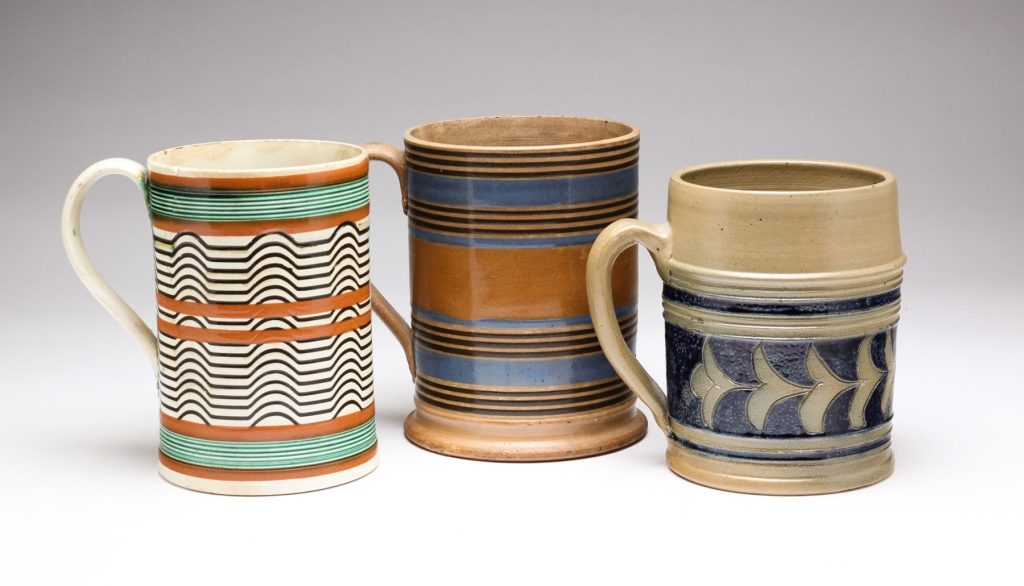 THREE EUROPEAN CERAMIC PIECES.
