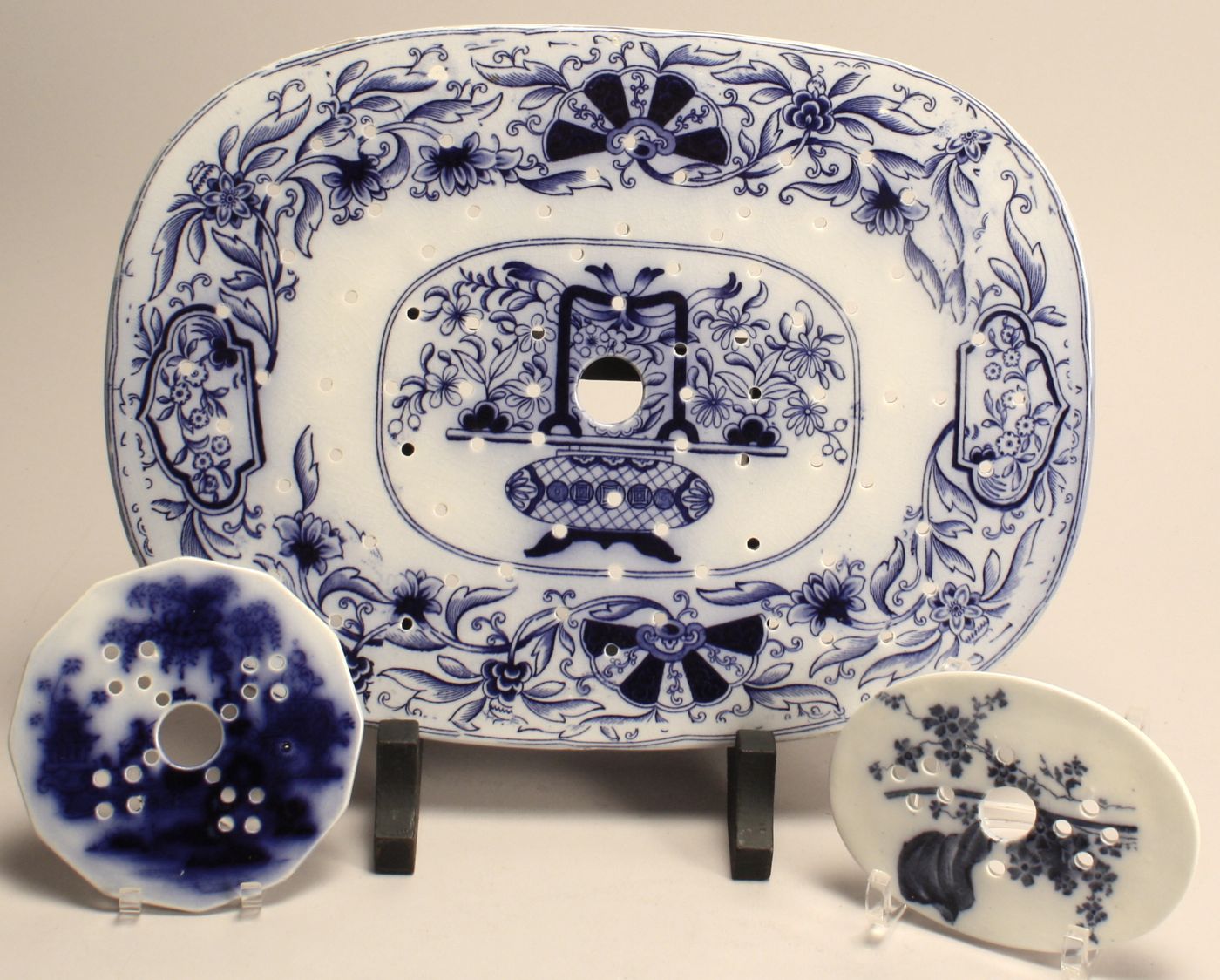 THREE FLOW BLUE RETICULATED