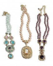THREE HEIDI DAUS PEARL NECKLAC