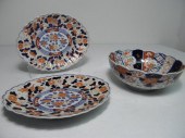 Three Imari bowls with scallop