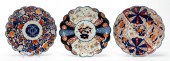 THREE IMARI DECORATED SCALLOPE