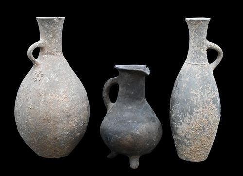 THREE IRANIAN POTTERY PIECESThree