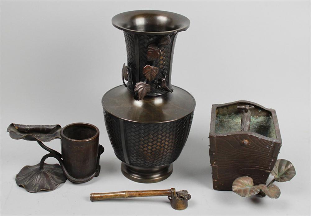 THREE JAPANESE BRONZE ITEMS