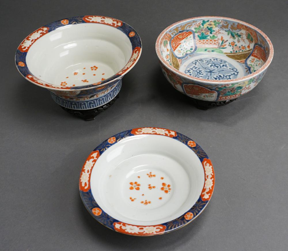 THREE JAPANESE IMARI BOWLS, D OF