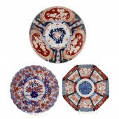 THREE JAPANESE IMARI PORCELAIN