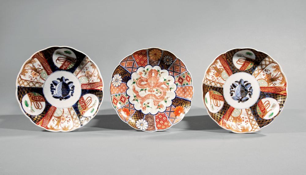 THREE JAPANESE IMARI PORCELAIN