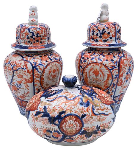 THREE JAPANESE IMARI PORCELAIN