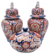 THREE JAPANESE IMARI PORCELAIN