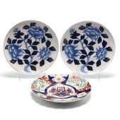 THREE JAPANESE PORCELAIN CHARG