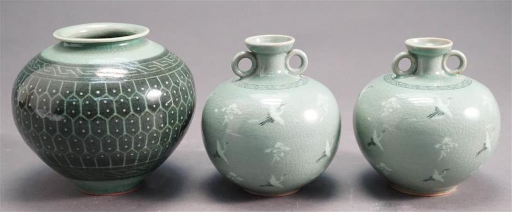THREE KOREAN CELADON CRACKLE GLAZED