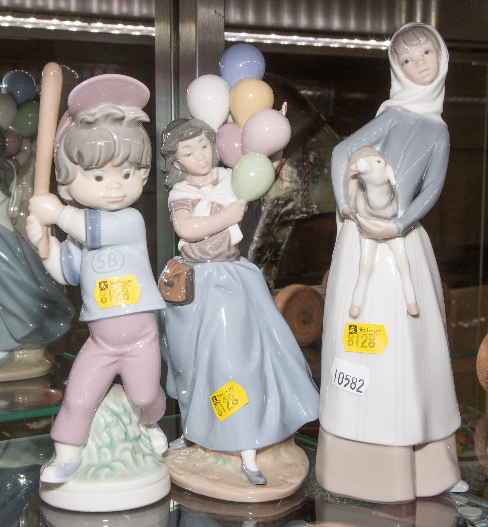THREE LLADRO FIGURES .