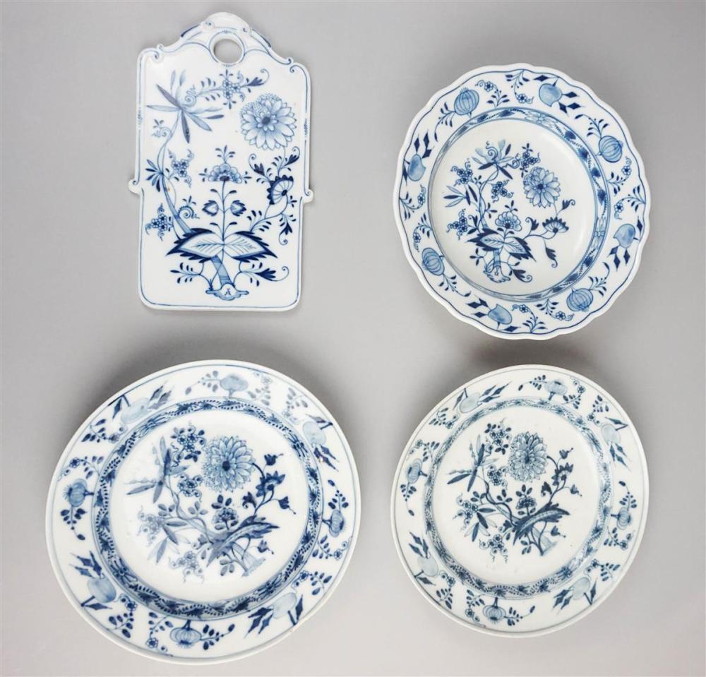 THREE MEISSEN PORCELAIN ‘BLUE
