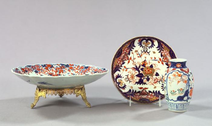 Three Oriental Porcelain Items, 