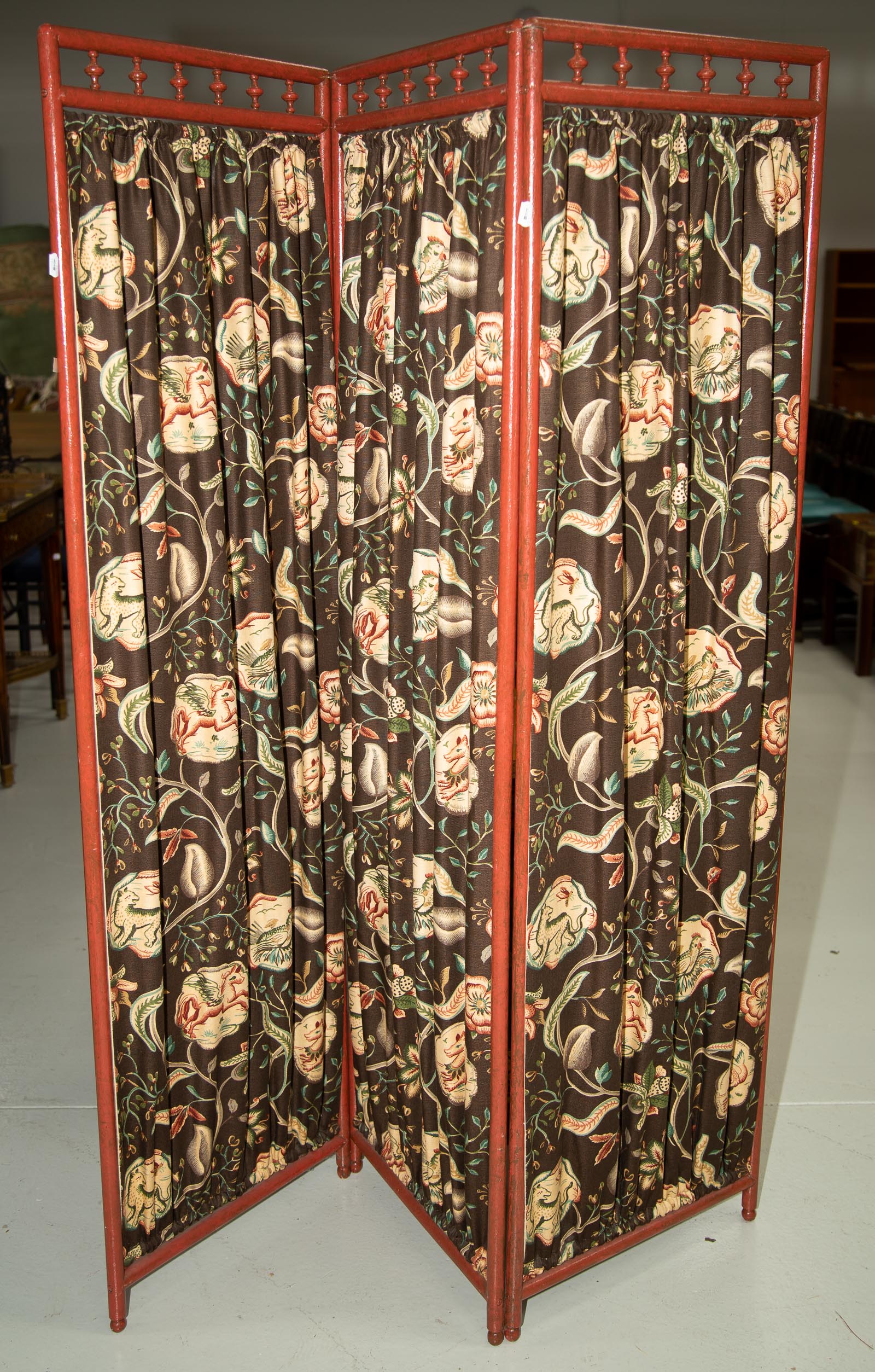 THREE PANEL FOLDING SCREEN Stick