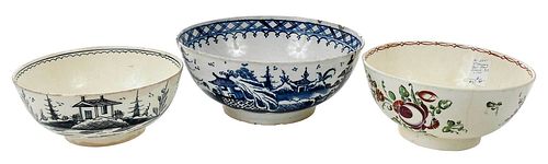 THREE PEARLWARE BOWLSBritish,
