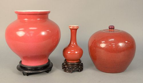 THREE-PIECE CHINESE PORCELAIN LOT