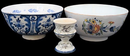THREE PIECE GROUP OF DELFT
