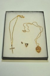 THREE PIECES JEWELRY. Diamond