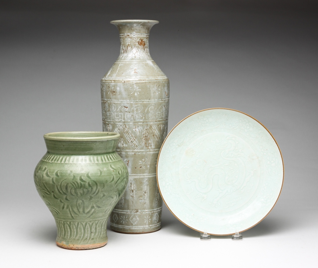 THREE PIECES OF ASIAN POTTERY.