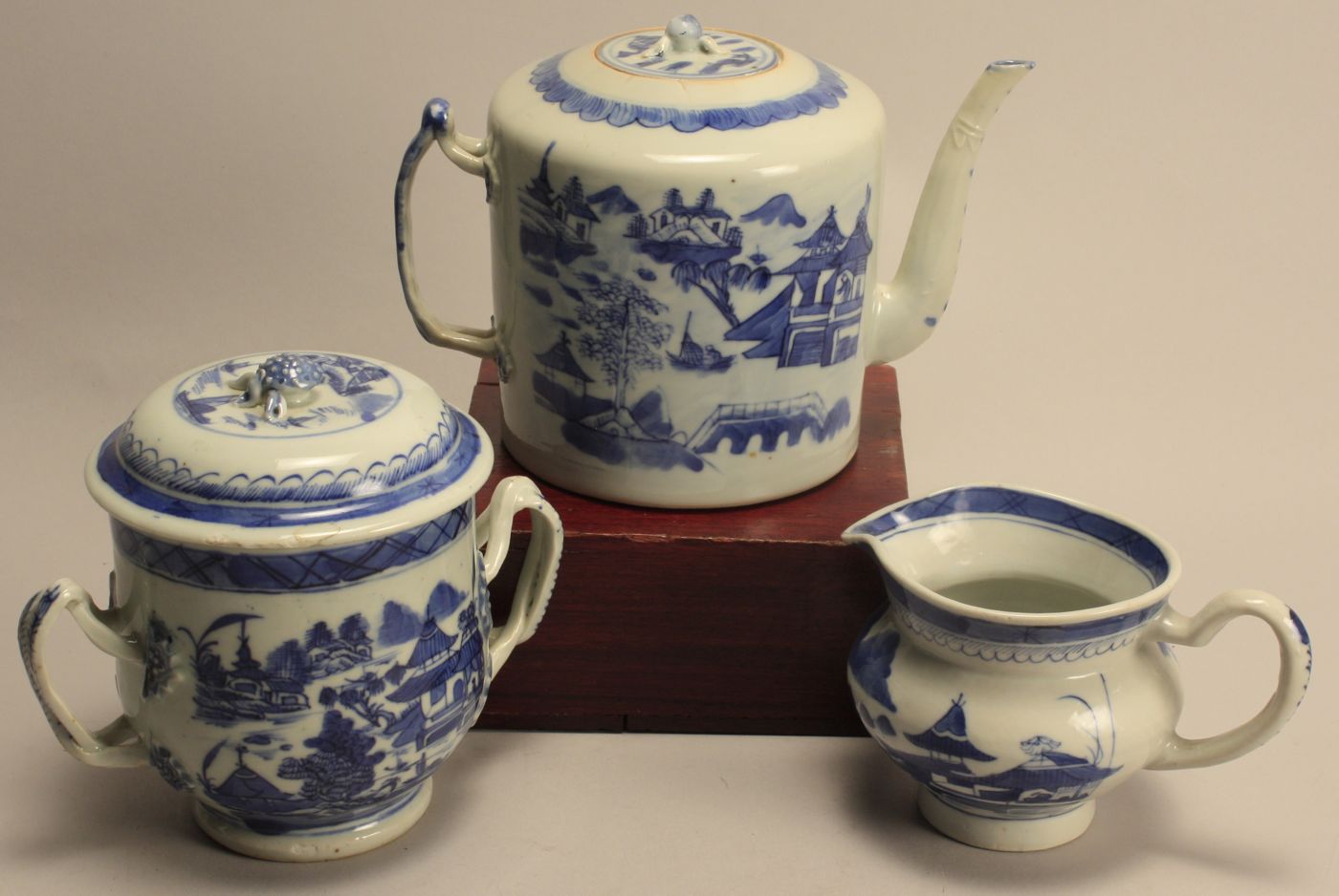 THREE PIECES OF CHINESE EXPORT