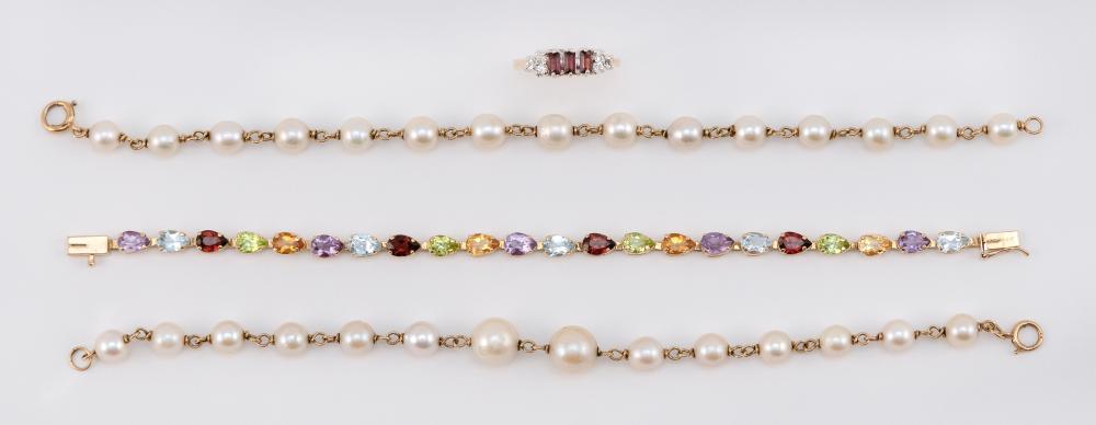 THREE PIECES OF GOLD JEWELRYTHREE