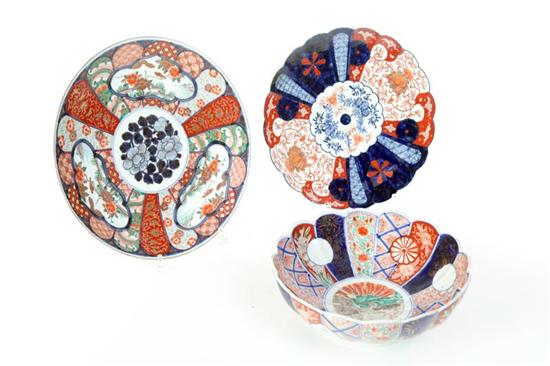 THREE PIECES OF IMARI.  Japan 