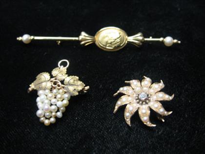 Three pins with pearls    Grape
