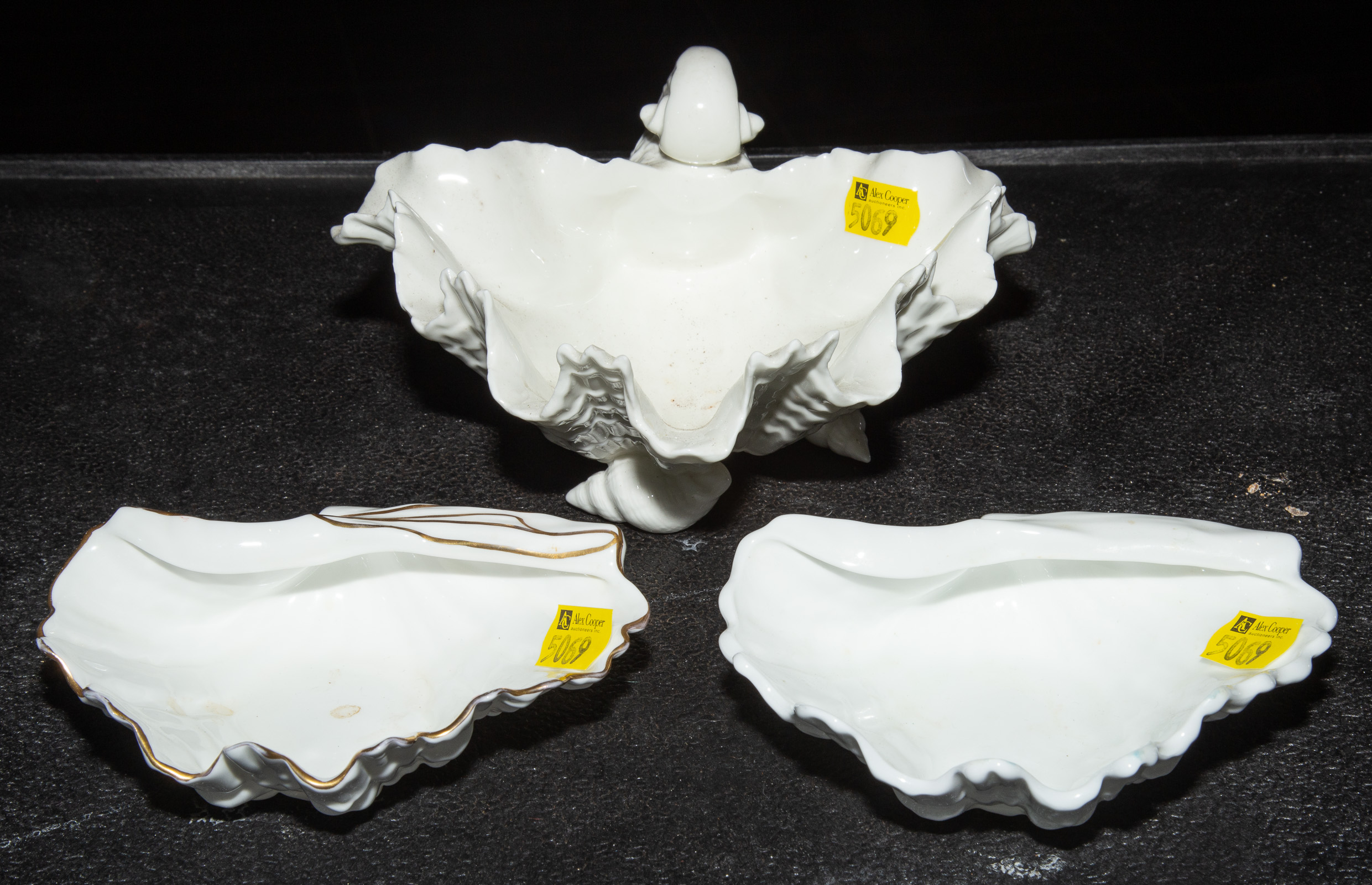 THREE PORCELAIN SHELL-FORM BOWLS