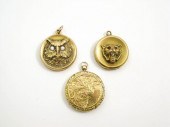 THREE ROUND GOLD PENDANT LOCKE
