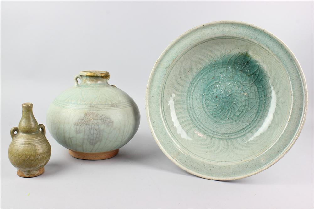 THREE SAWANKHALOK INCISED CELADON