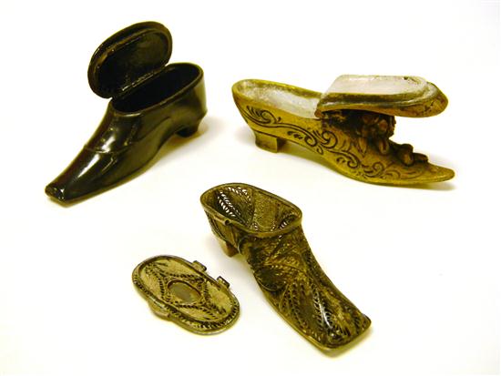 Three shoe form snuff/patch