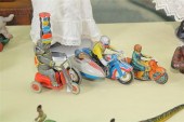 THREE TIN LITHO WIND-UP TOYS.