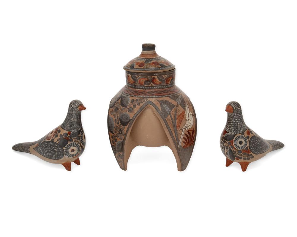 THREE TONALá BRUñIDO POTTERY ITEMS,