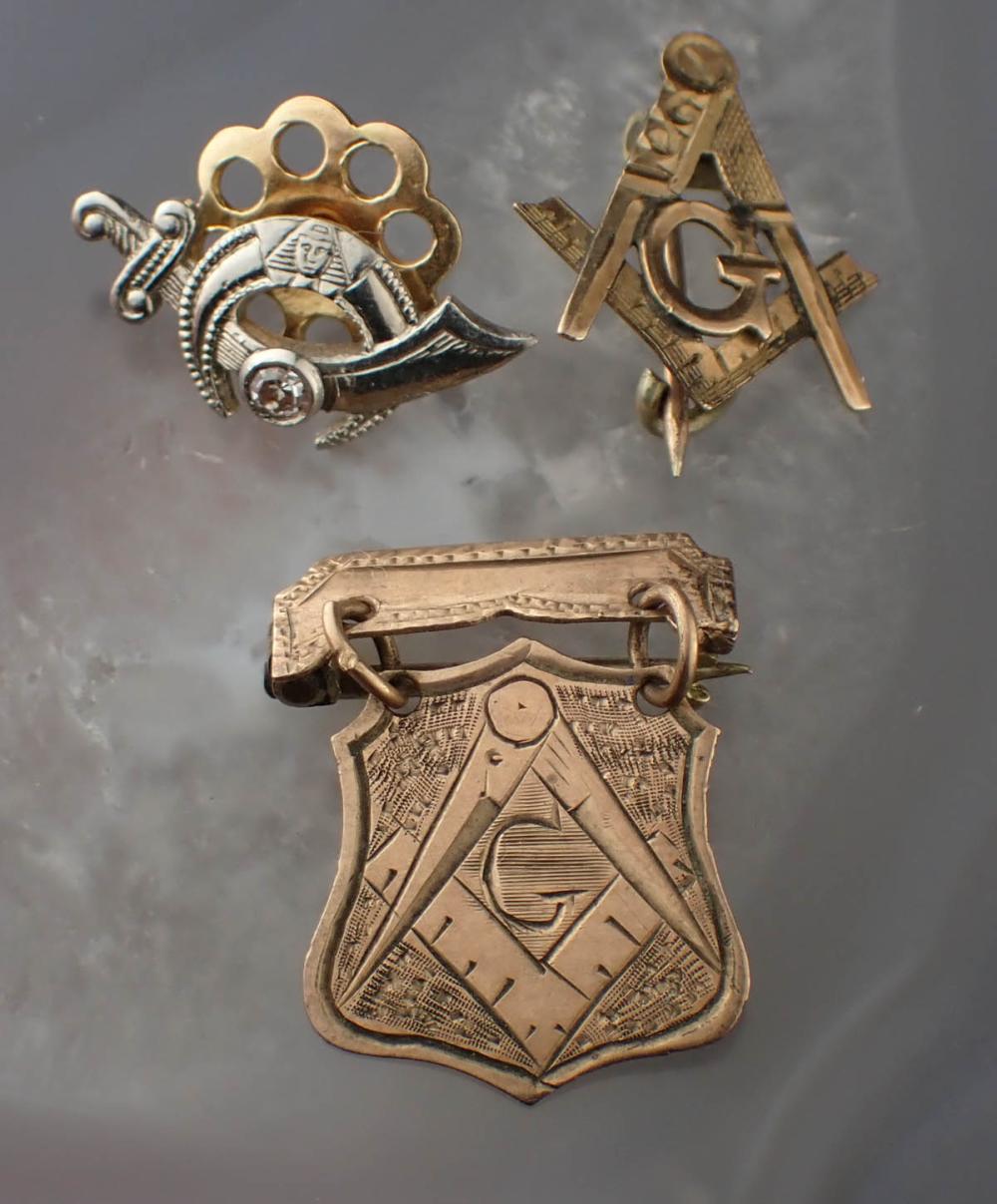 THREE VINTAGE MASONIC PINSTHREE