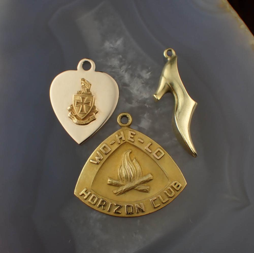 THREE VINTAGE YELLOW GOLD