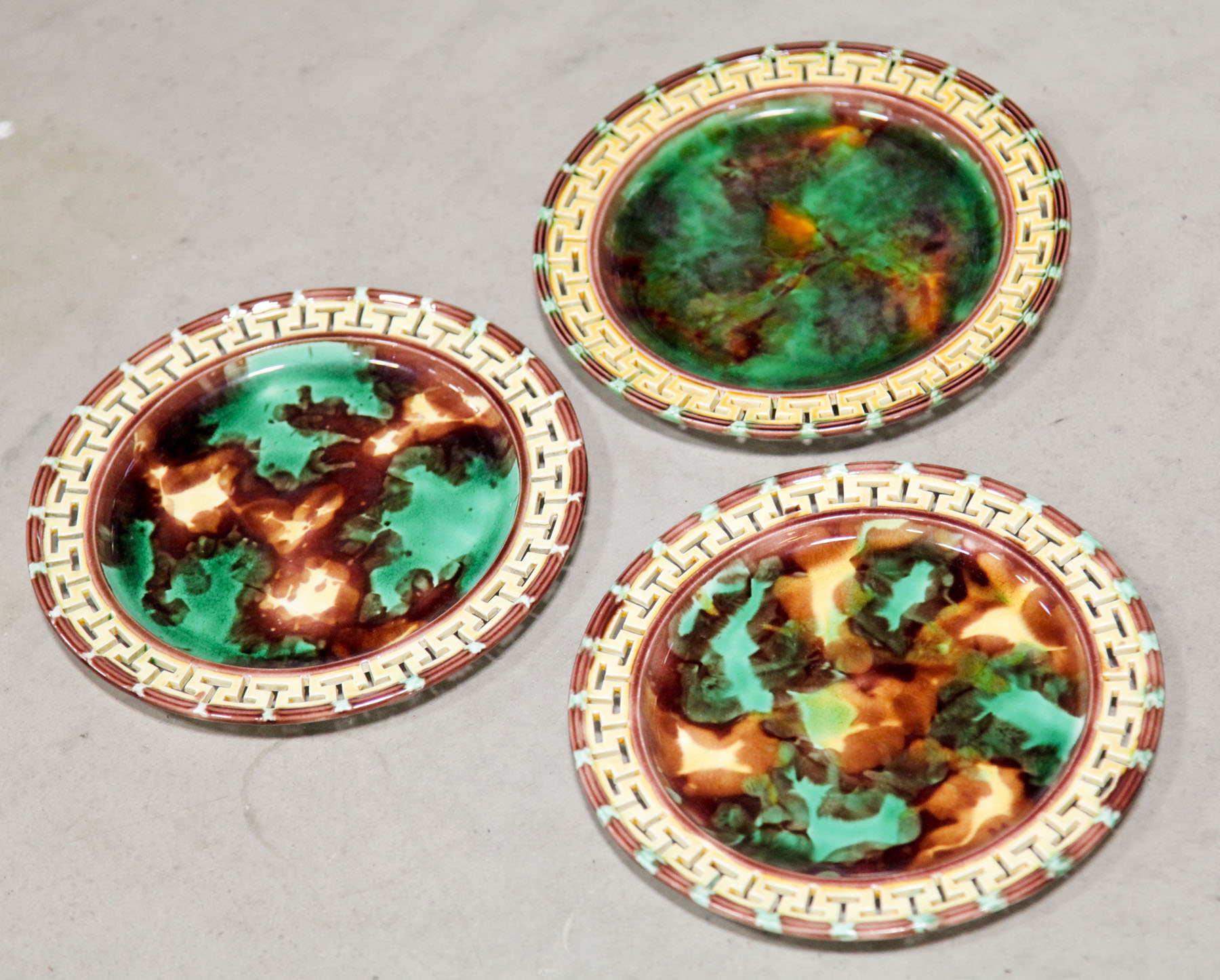 THREE WEDGWOOD MAJOLICA PLATES. 