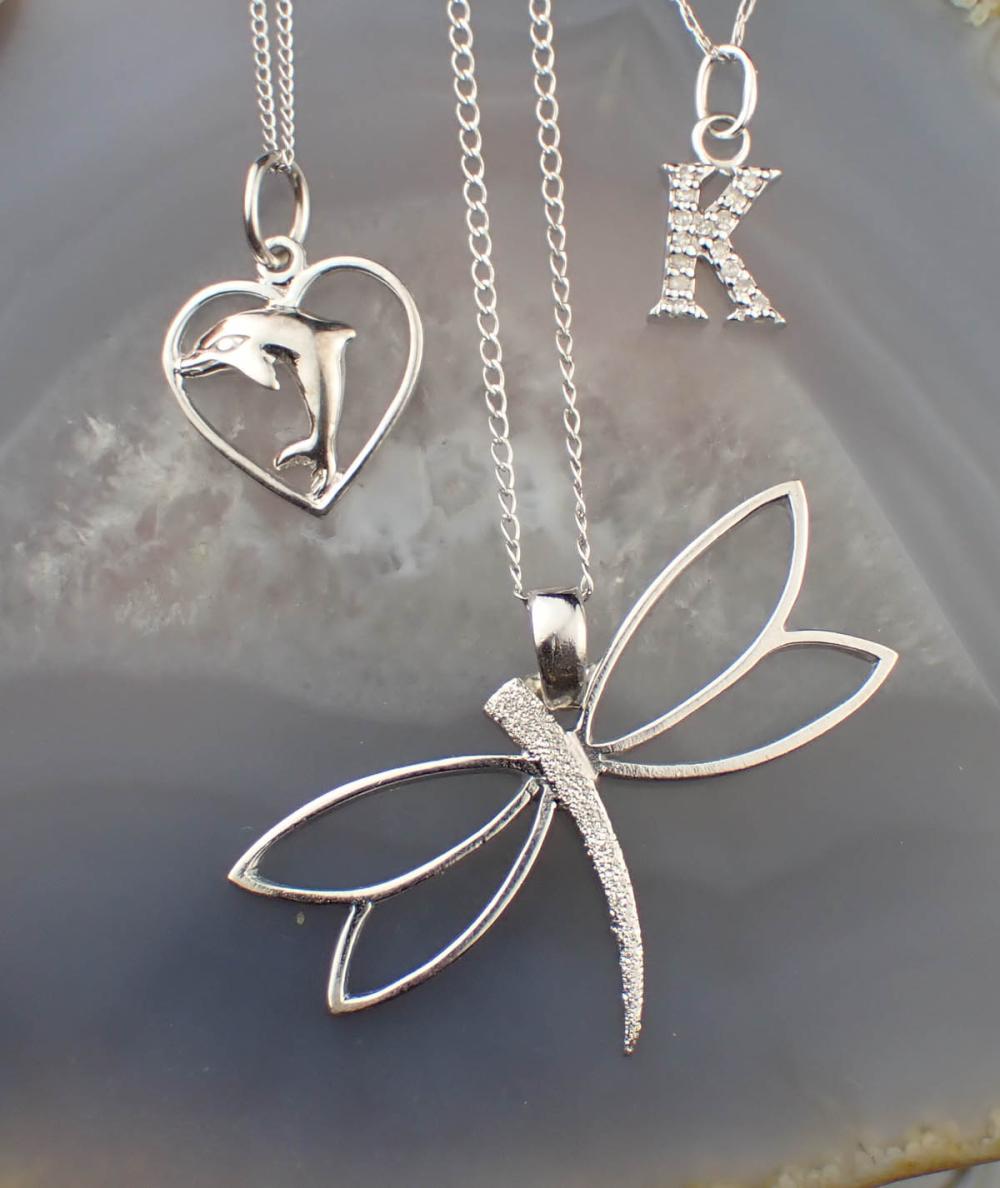 THREE WHITE GOLD PENDANT