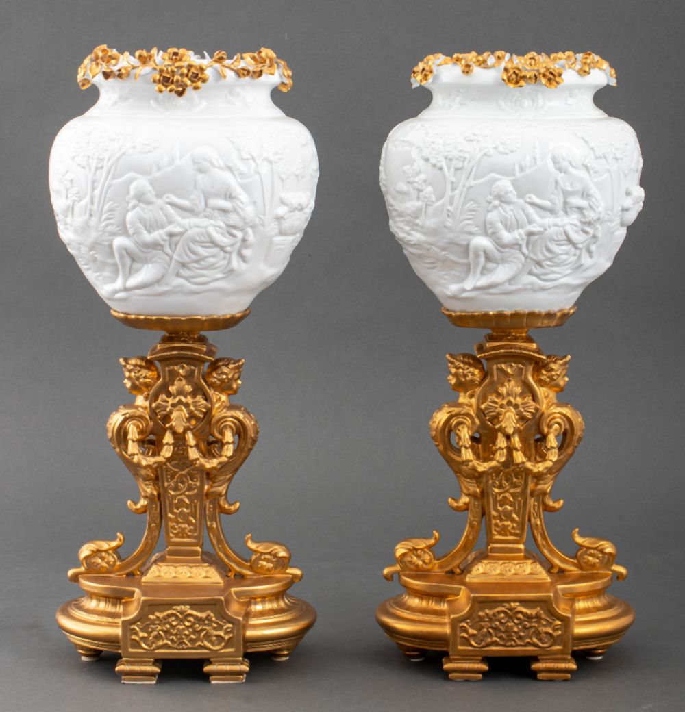 TICHE PORCELLANE D'ARTS LAMPS, PAIR
