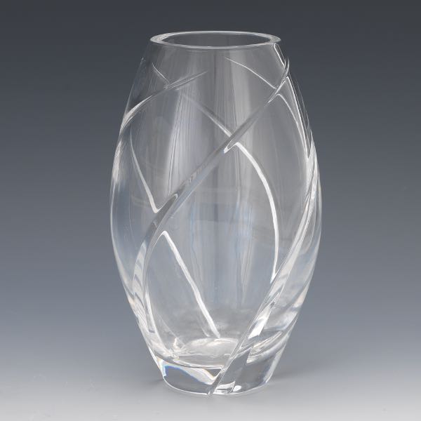 TIFFANY & CO. CRYSTAL VASE  8 ?"