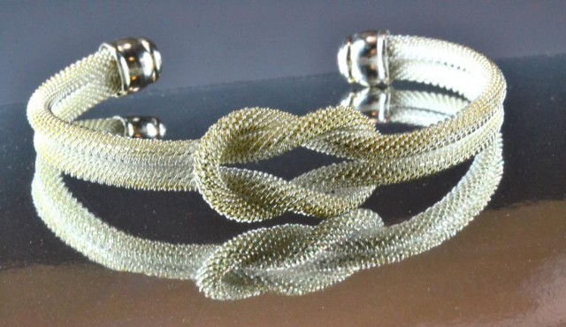 TIFFANY KNOTTED ROPE BRACELETLovely